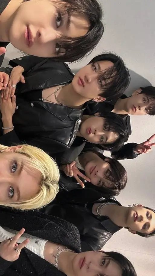 ai character: STRAYKIDS background