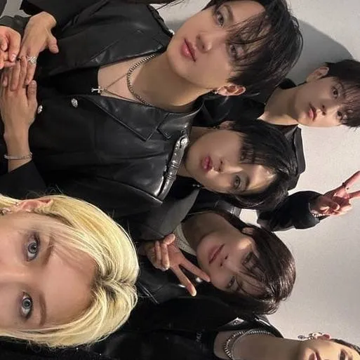 chat with ai character: STRAYKIDS