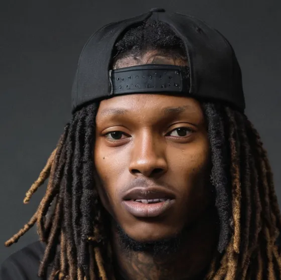 chat with ai character: Ravon