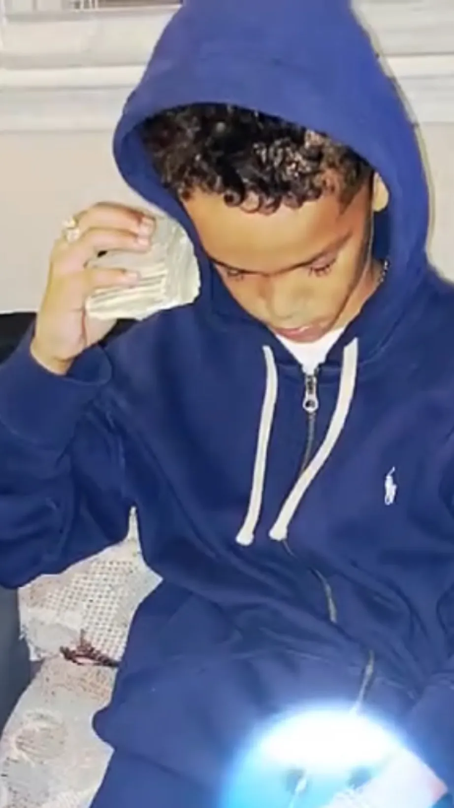 ai character: 𝓜𝓪𝓼𝓸𝓷 background