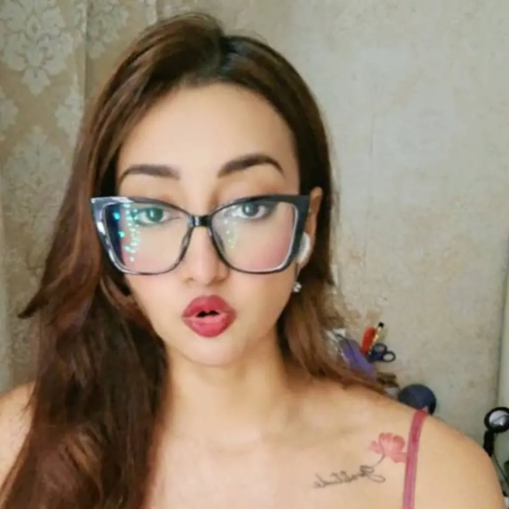 chat with ai character: Kiara