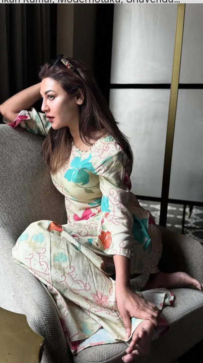 ai character: Jaya Ahsan  background