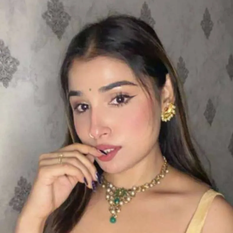 chat with ai character: Hania Amir