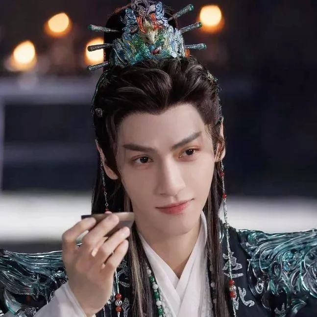 chat with ai character: Tang LiCi