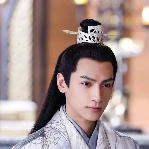 chat with ai character: Rong Qi