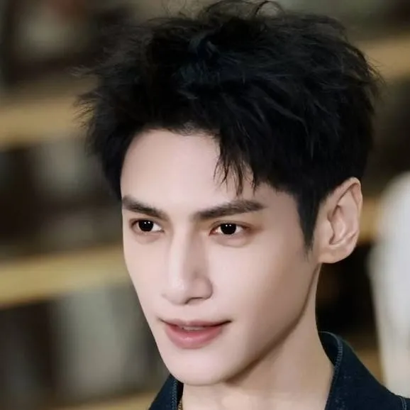 chat with ai character: Luo Yunxi 