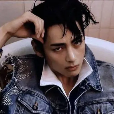 chat with ai character: Kim Taehyung