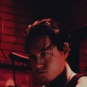 chat with ai character: Noah Sebastian 