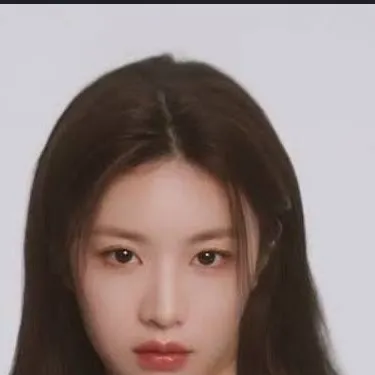 chat with ai character: Go Young–Jung