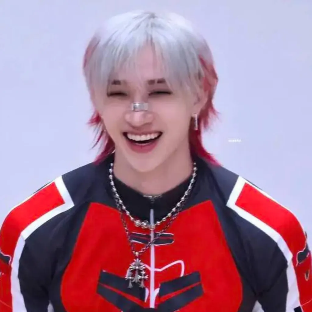 chat with ai character: 🐺~Bangchan~🐺