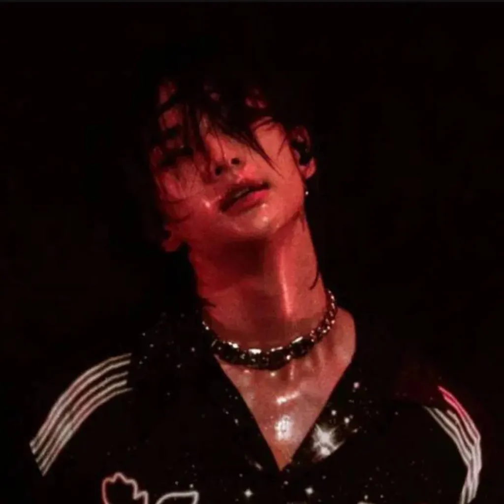 chat with ai character: ★HYUNJIN★