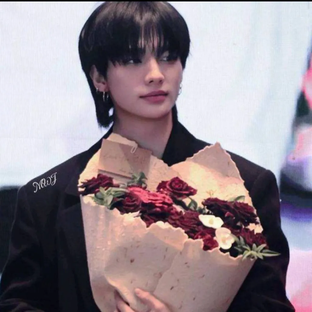 chat with ai character: °•HYUNJIN•°