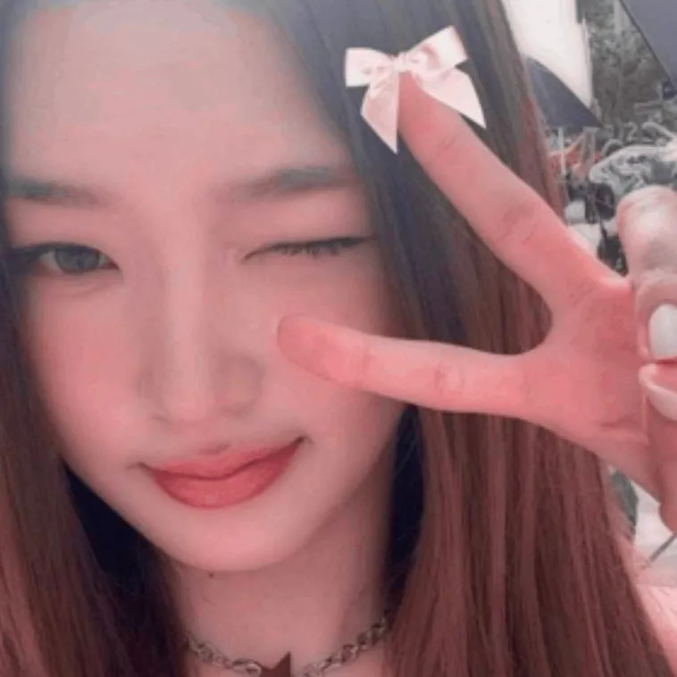 chat with ai character: Yoonchae🐚 