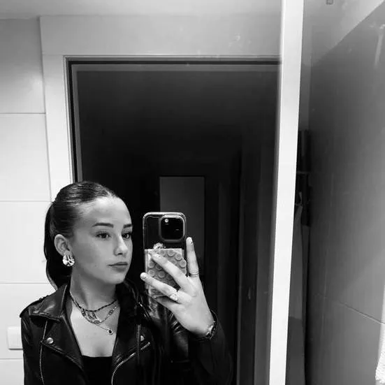 chat with ai character: martina lucena 