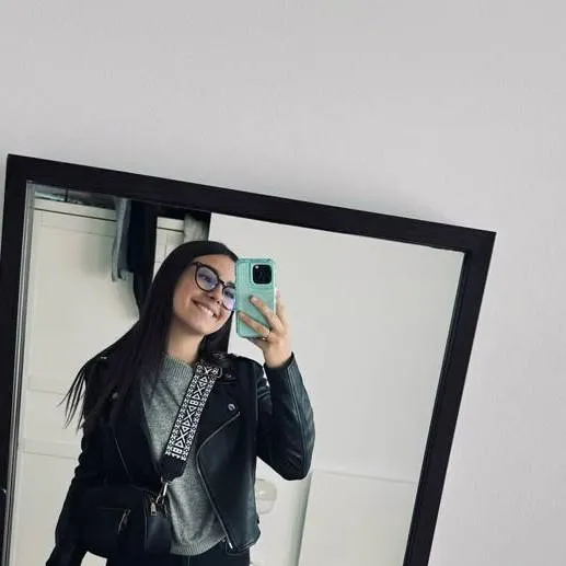 chat with ai character: Martina Lucena 