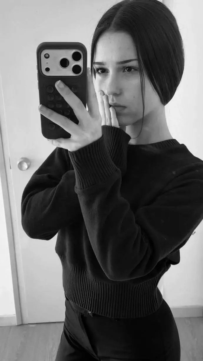 ai character: ariadna molina  background