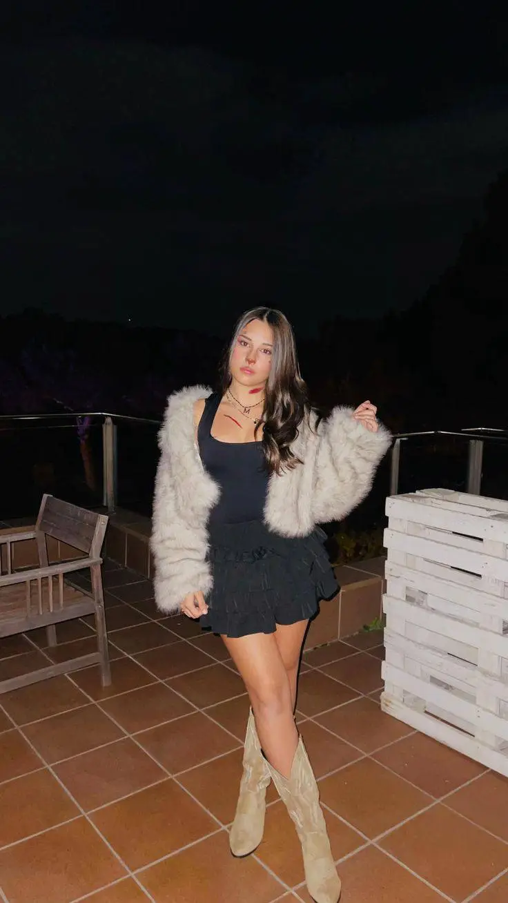 ai character: martina lucena  background