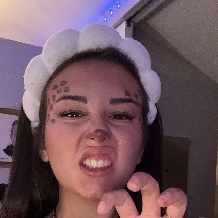 chat with ai character: martina lucena 