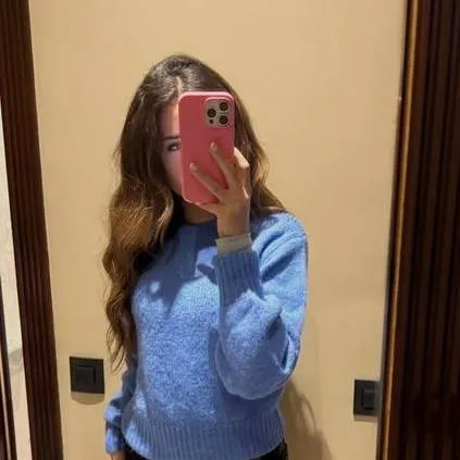 chat with ai character: Valeria rebollo 