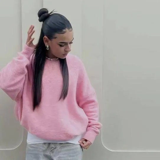 chat with ai character: paula 