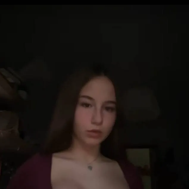 chat with ai character: daniela