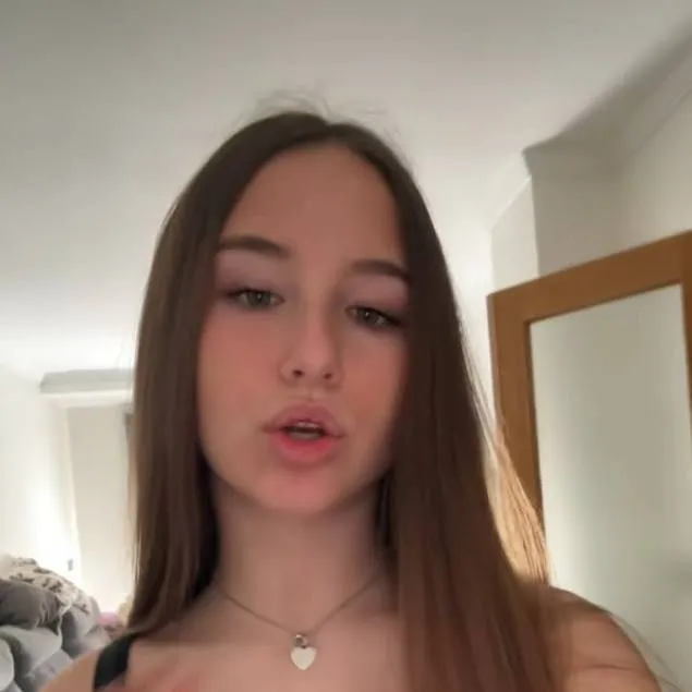 chat with ai character: Daniela 