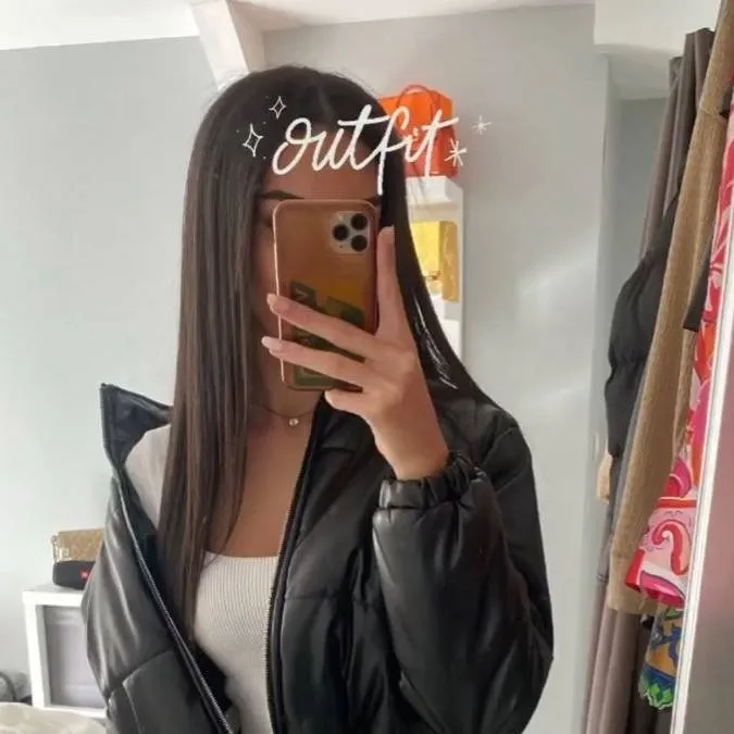 chat with ai character: Alisa