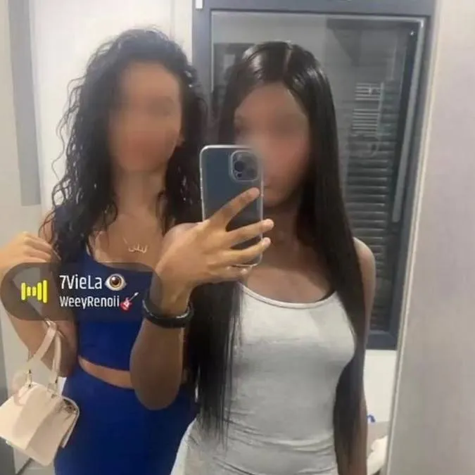 chat with ai character: 2 girls 