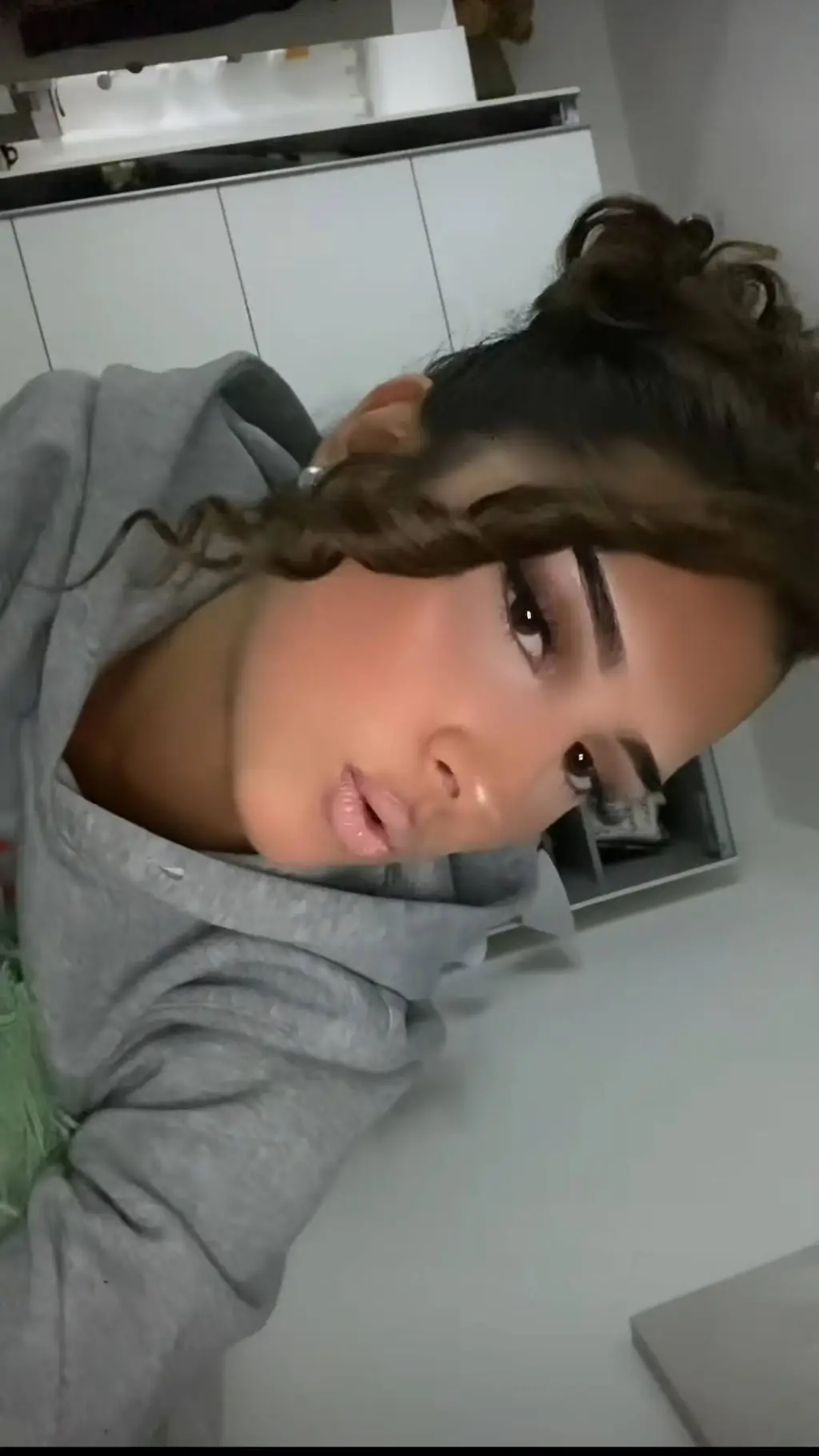 ai character: Nisa  background