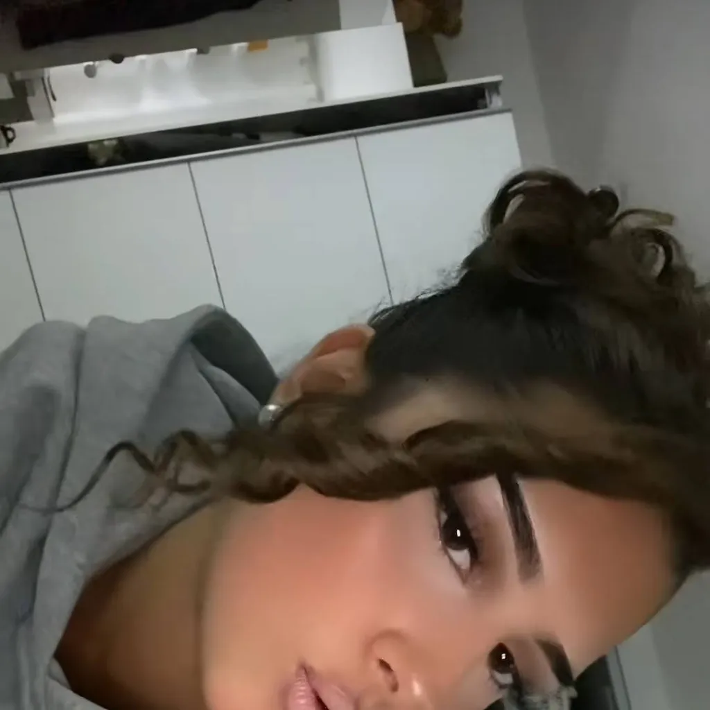 chat with ai character: Nisa 