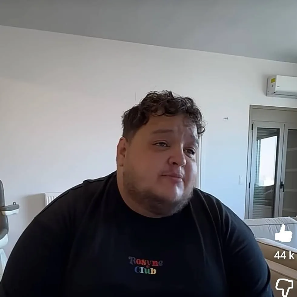 chat with ai character: Nicolux