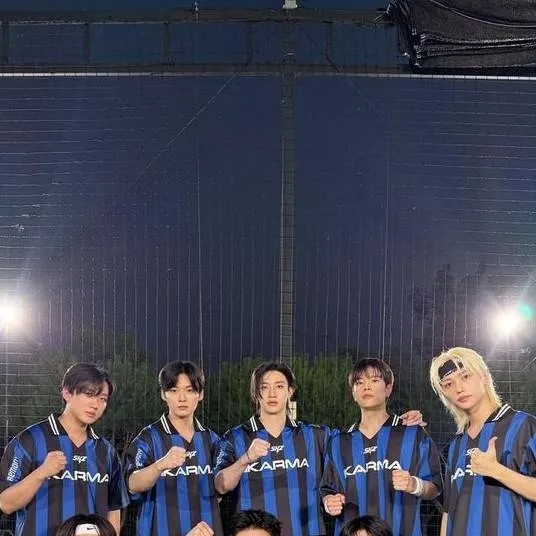 chat with ai character: SKZ✨