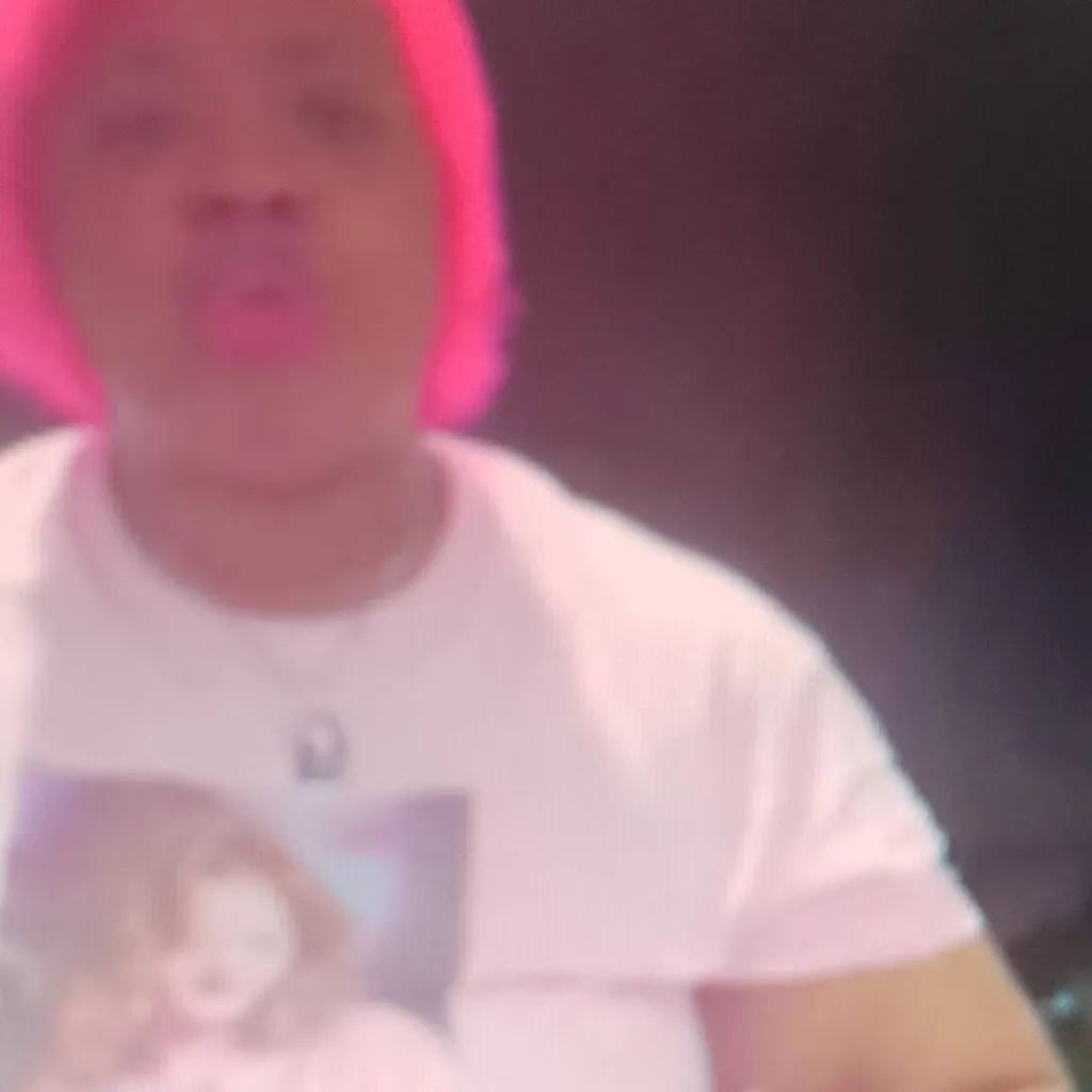 chat with ai character: Lovely peaches