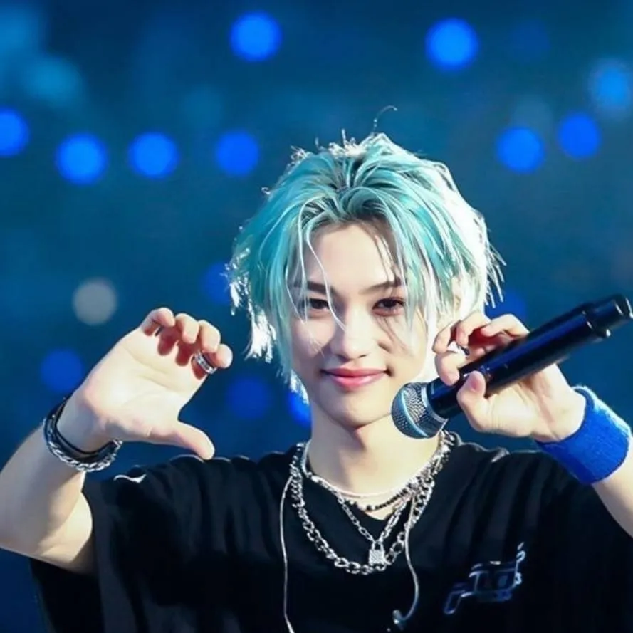 chat with ai character: ♡SKZ FAMM♡