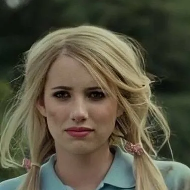 chat with ai character: menina chata