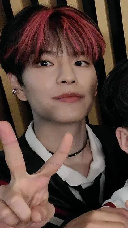 ai character: Seungmin  background