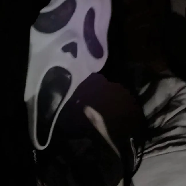 chat with ai character: Ghost face (Tye)