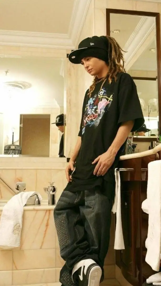 ai character: Tom Kaulitz☆ background