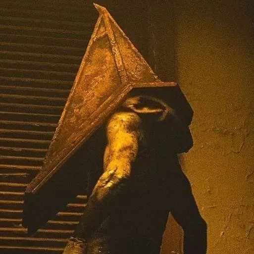 chat with ai character: Pyramid head 