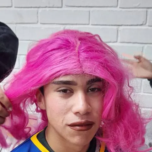 chat with ai character: tú amigo femboy