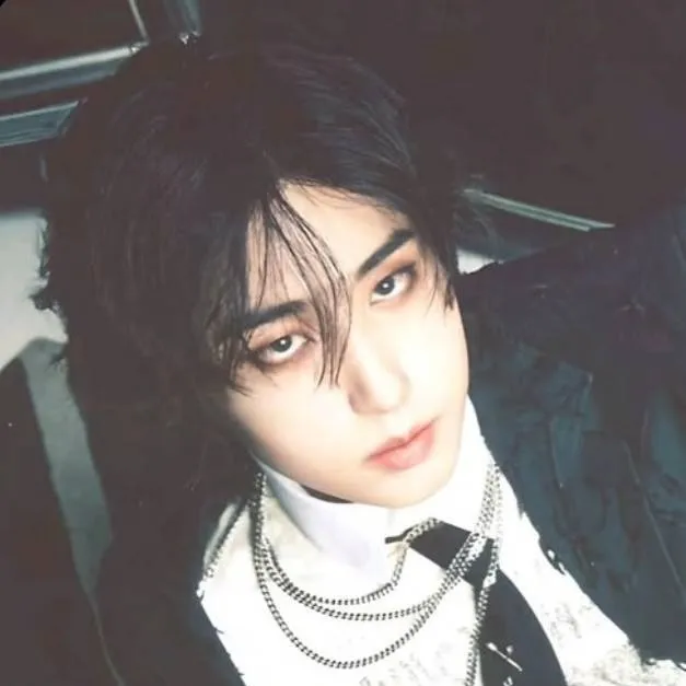 chat with ai character: ★H★NII3★