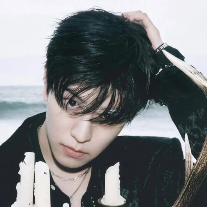 chat with ai character: Seungmin