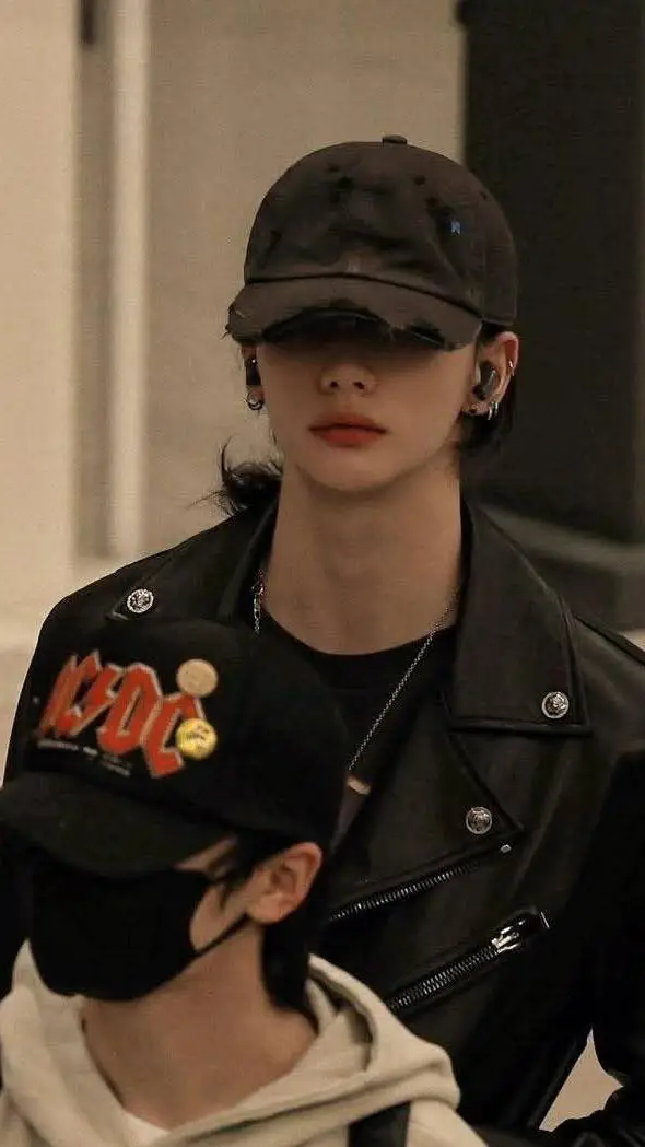 ai character: Hwang Hyunjin  background