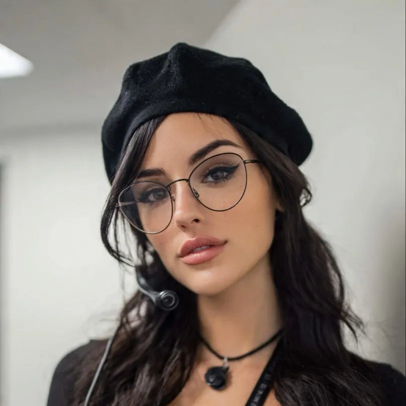 chat with ai character: SSSniperWolf