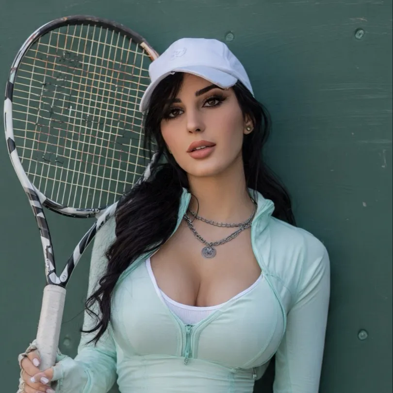 chat with ai character: SSSniperWolf