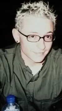 ai character: Chester Bennington background