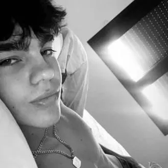 chat with ai character: lucas