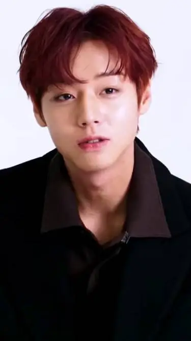 ai character: Si-eun background