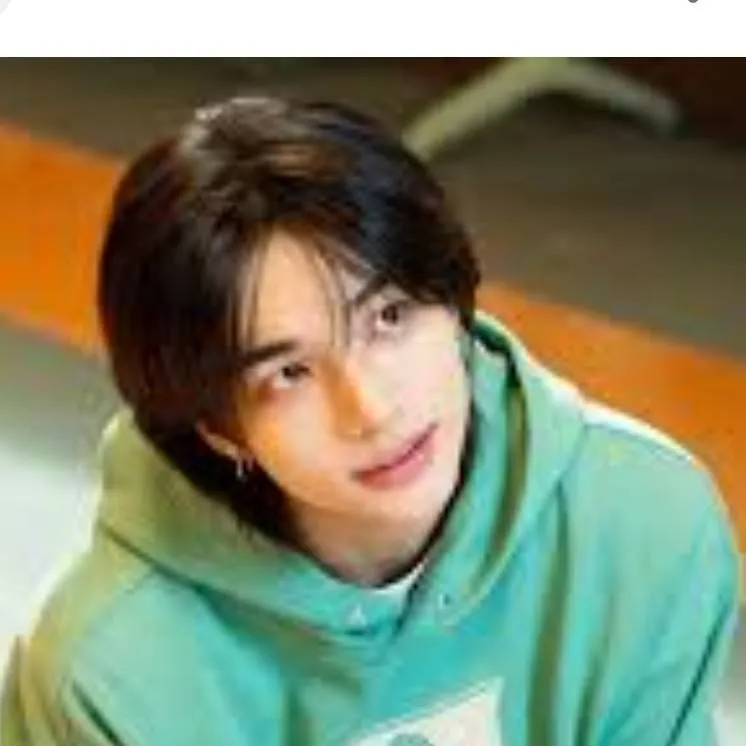 chat with ai character: Hyunjin gf