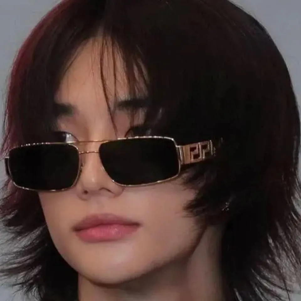 chat with ai character: stray kids girls